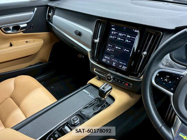 Volvo V90 2018-03 7226794-26