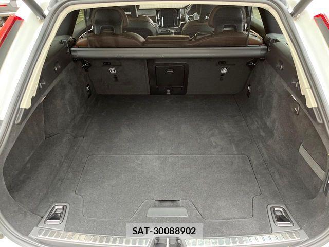 Volvo V90 2017-10 7226771-15