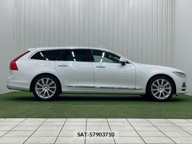 Volvo V90 2018-02 7360362-14