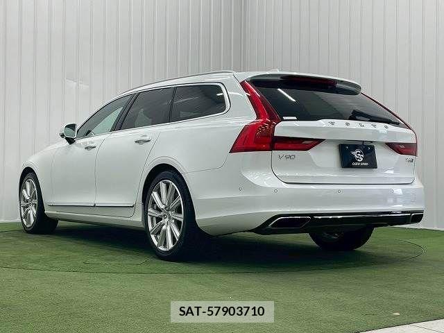 Volvo V90 2018-02 7360362-16