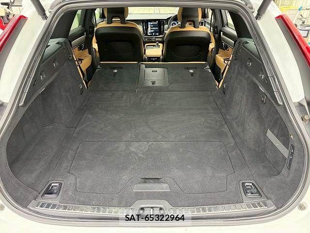 Volvo V90 2019-06 7503552-10