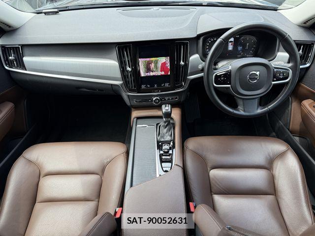 Volvo V90 2019-06 7790290-15