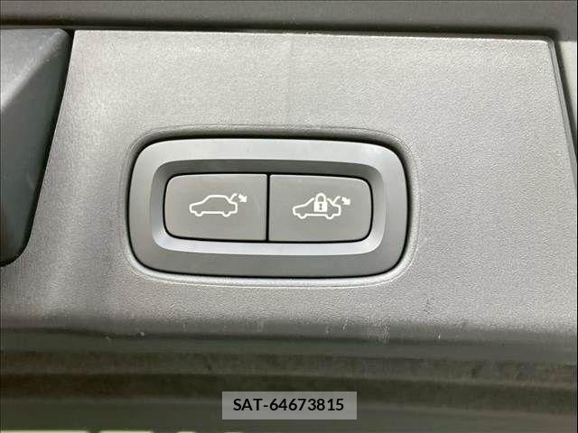 Volvo V90 2017-06 7790288-10