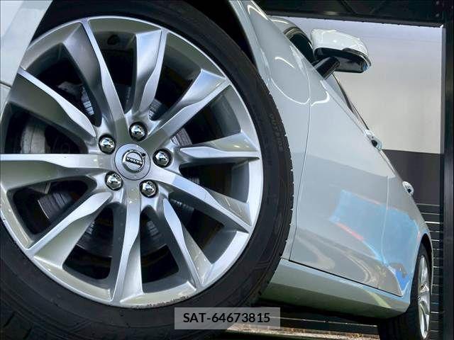 Volvo V90 2017-06 7790288-18
