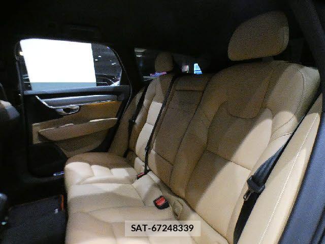 Volvo V90 2017-03 8076071-4
