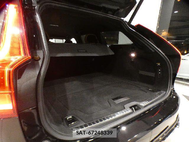 Volvo V90 2017-03 8076071-7