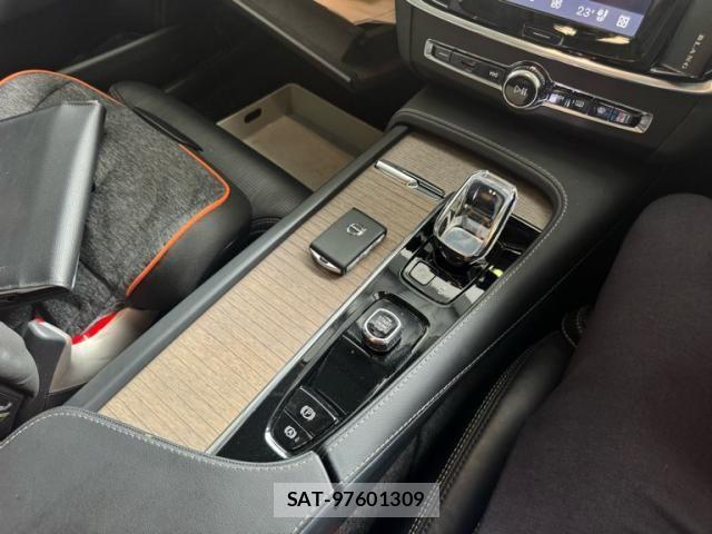 Volvo V90 2022-09 8076070-15
