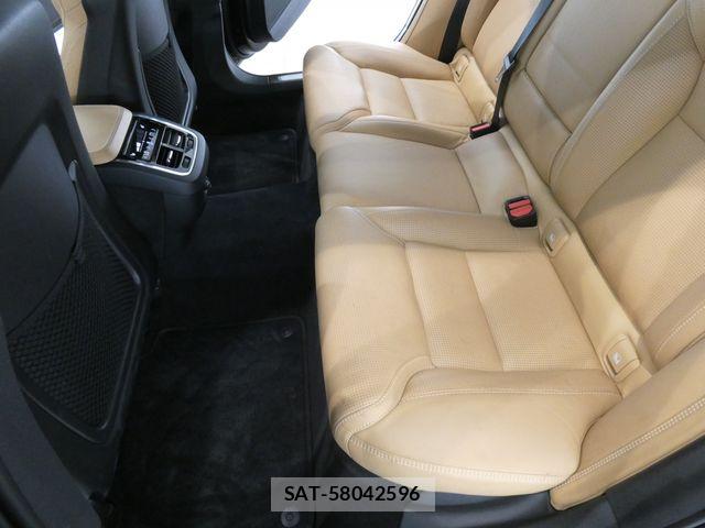 Volvo V90 2017-09 8102549-11