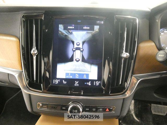 Volvo V90 2017-09 8102549-16