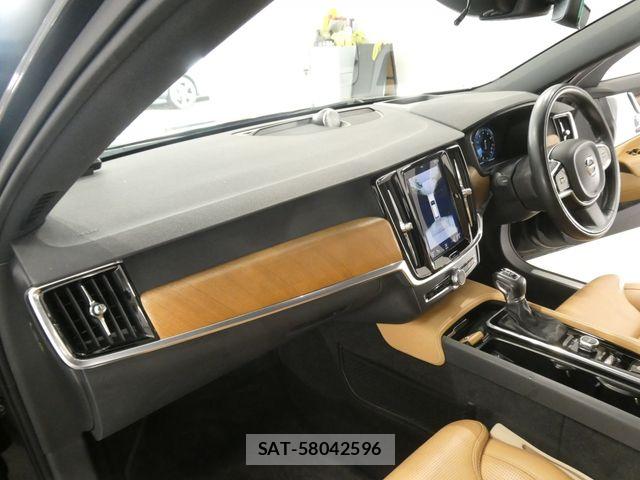 Volvo V90 2017-09 8102549-17