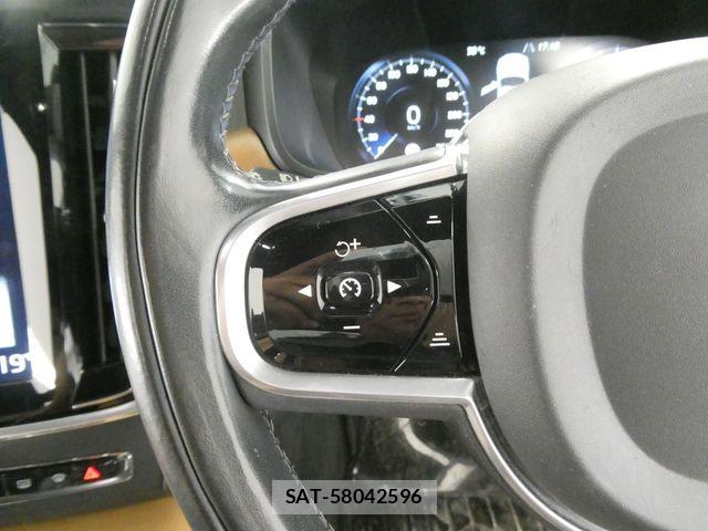 Volvo V90 2017-09 8102549-21