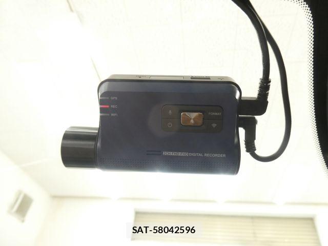 Volvo V90 2017-09 8102549-25