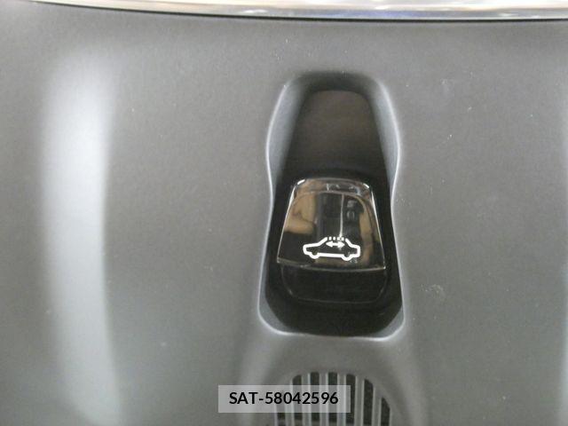 Volvo V90 2017-09 8102549-28
