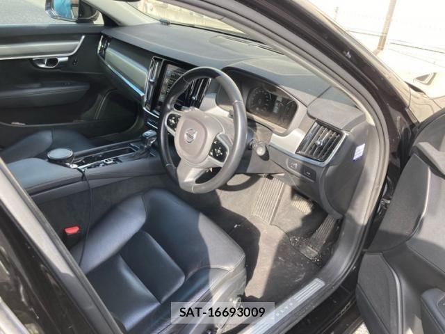Volvo V90 2017-06 8102556-10