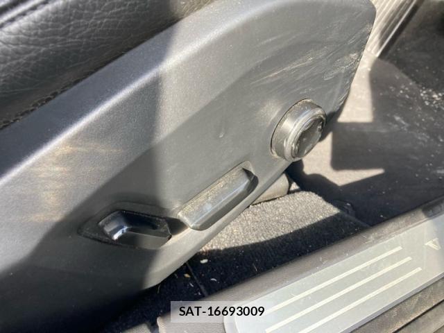 Volvo V90 2017-06 8102556-11
