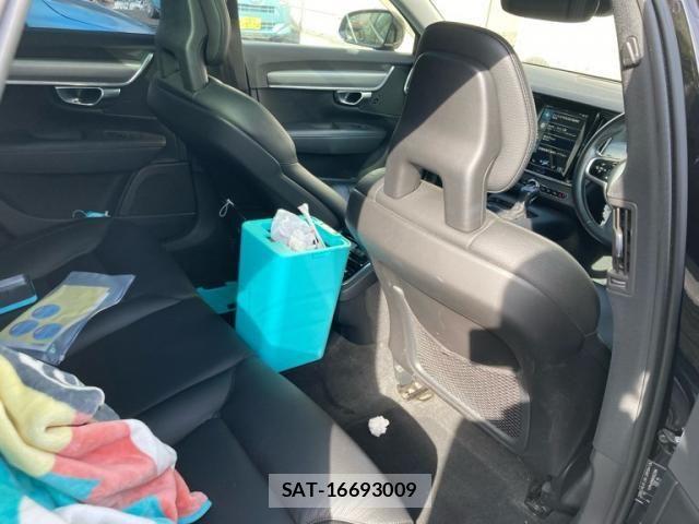 Volvo V90 2017-06 8102556-12