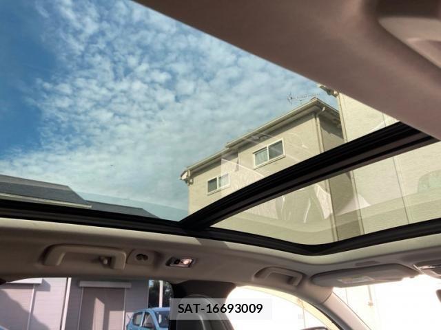 Volvo V90 2017-06 8102556-13