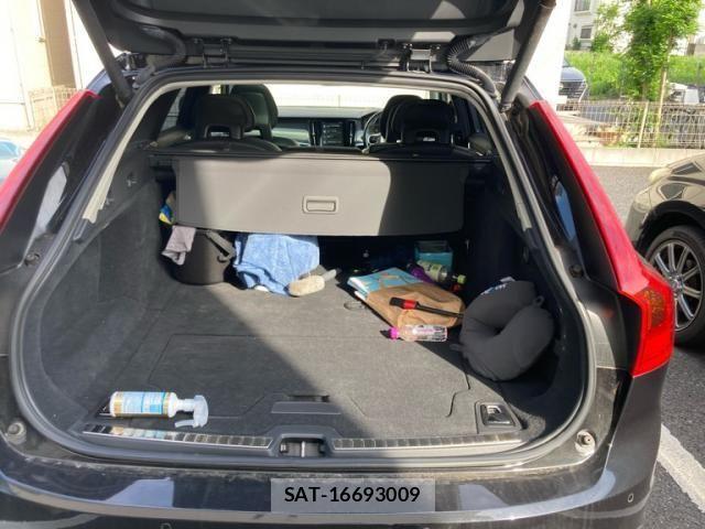 Volvo V90 2017-06 8102556-14