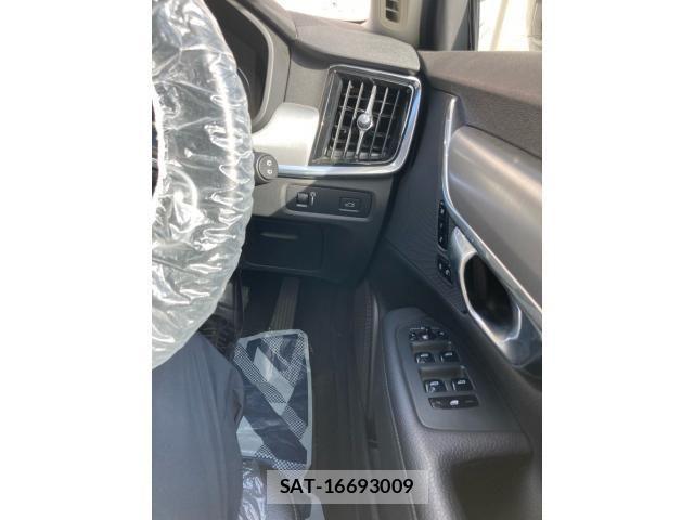 Volvo V90 2017-06 8102556-16