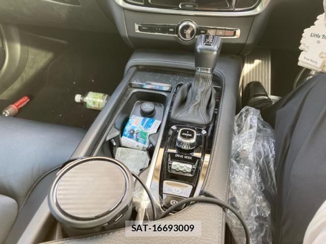 Volvo V90 2017-06 8102556-17
