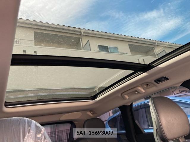 Volvo V90 2017-06 8102556-18