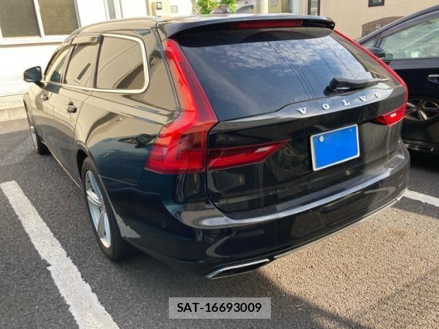 Volvo V90 2017-06 8102556-4