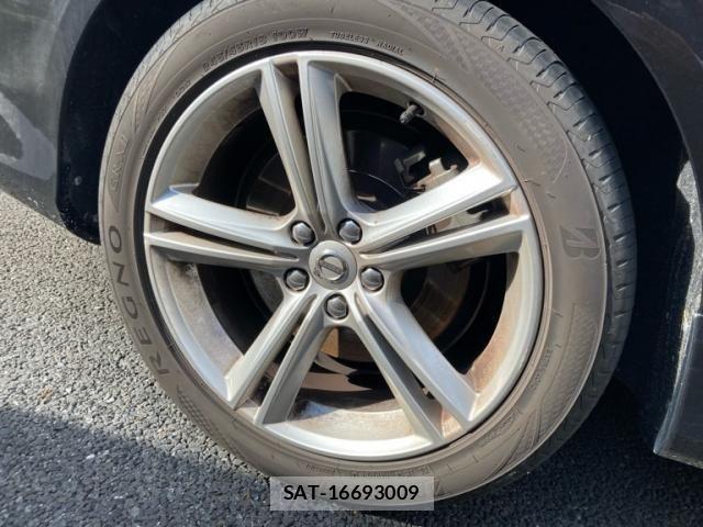 Volvo V90 2017-06 8102556-6