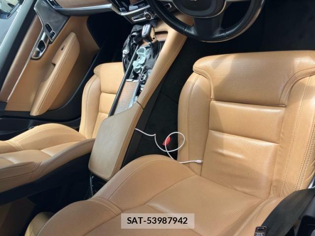 Volvo V90 2018-02 8146952-25