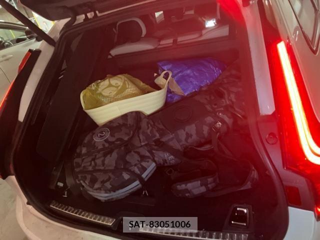 Volvo V90 2021-07 8159483-26