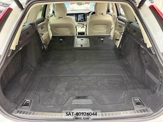 Volvo V90 2019-09 8486234-12