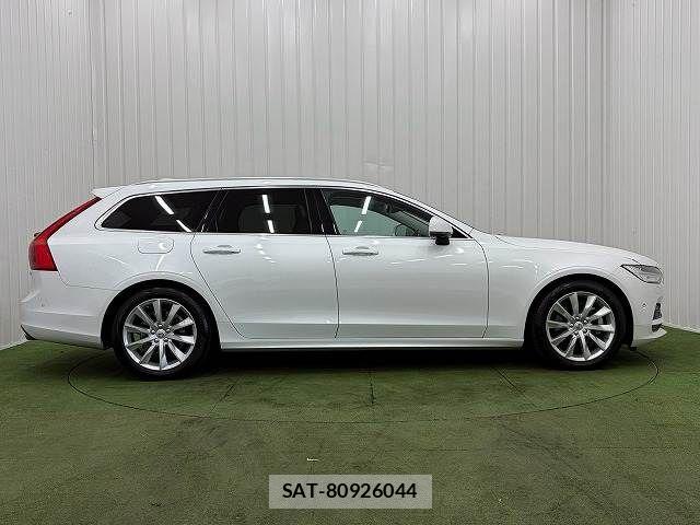 Volvo V90 2019-09 8486234-17