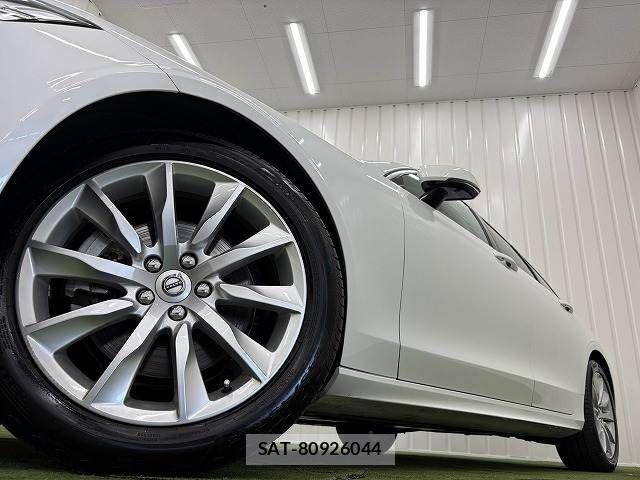 Volvo V90 2019-09 8486234-18