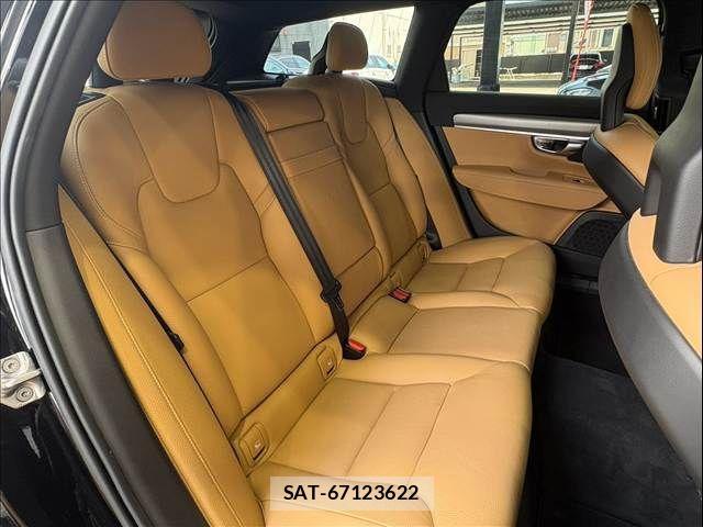 Volvo V90 2017-03 8486236-11