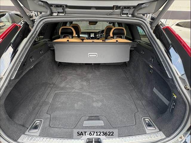 Volvo V90 2017-03 8486236-12
