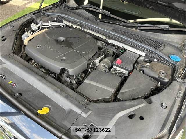Volvo V90 2017-03 8486236-13