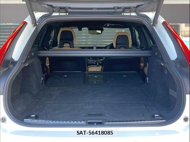 Volvo V90 2017-07 8486238-12