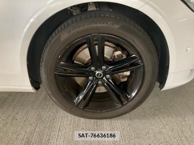 Volvo V90 2018-04 8797868-9