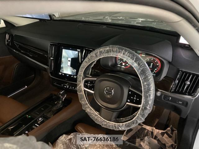 Volvo V90 2018-04 8797868-16