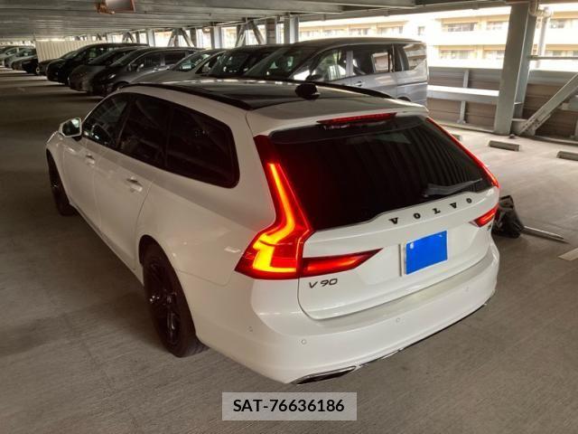 Volvo V90 2018-04 8797868-4