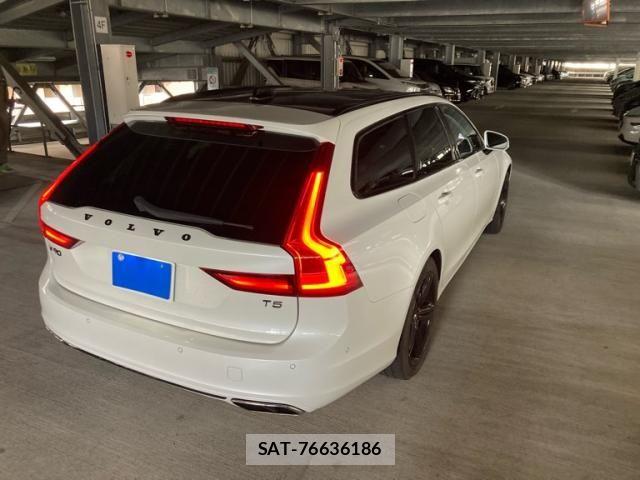 Volvo V90 2018-04 8797868-5