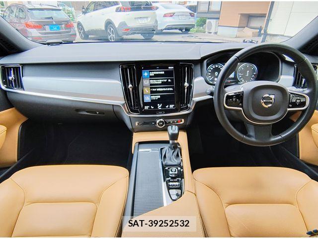 Volvo V90 2019-10 8832377-1