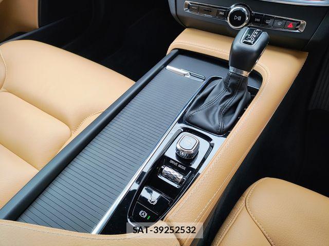 Volvo V90 2019-10 8832377-5