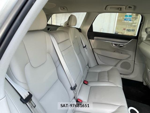 Volvo V90 2018-04 8882849-10