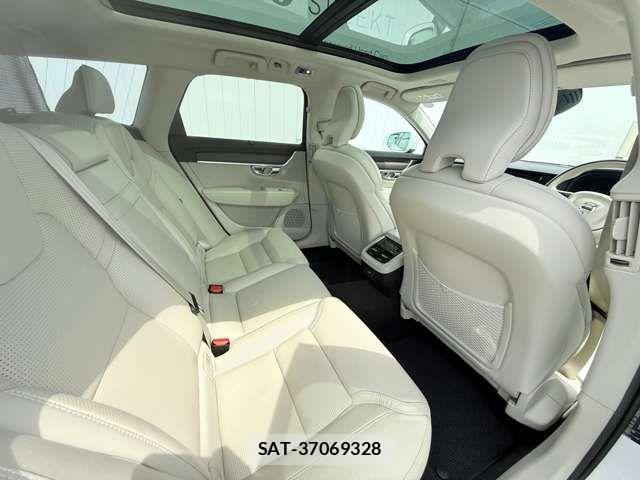 Volvo CROSS COUNTRY 2018-07 7790291-17