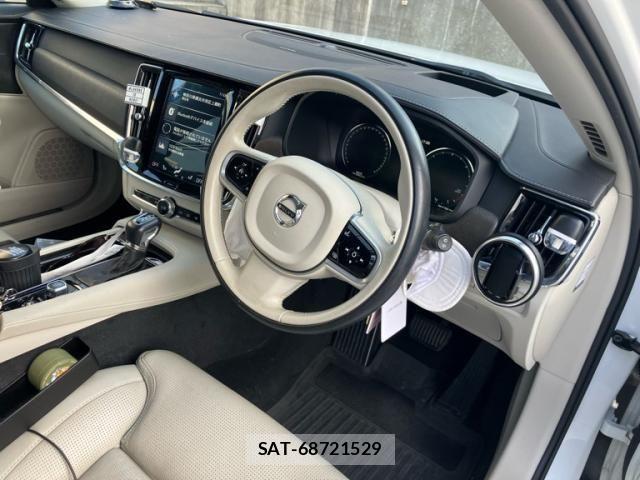 Volvo CROSS COUNTRY 2018-07 8317901-11