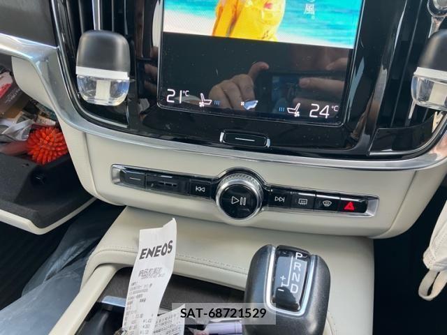 Volvo CROSS COUNTRY 2018-07 8317901-21