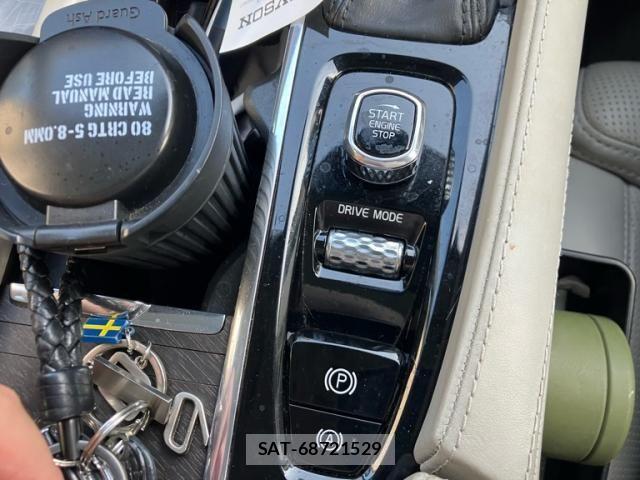 Volvo CROSS COUNTRY 2018-07 8317901-22