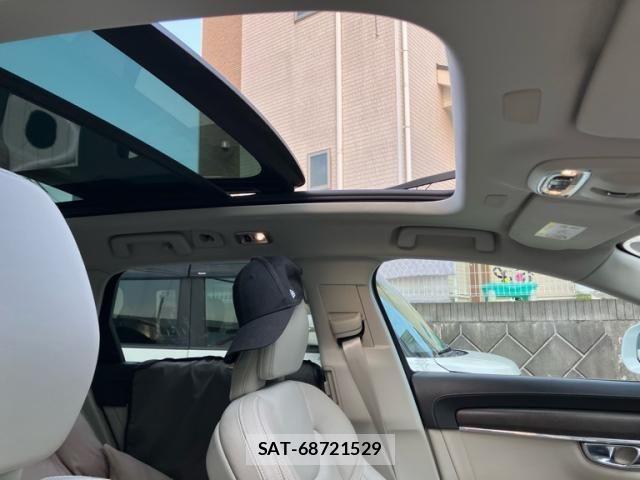 Volvo CROSS COUNTRY 2018-07 8317901-24