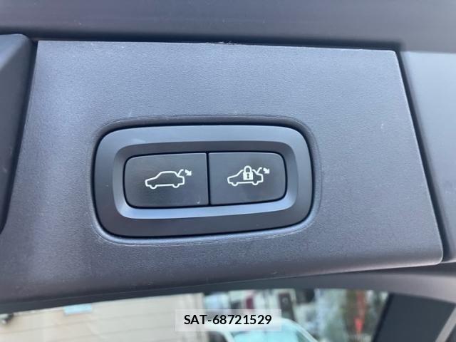 Volvo CROSS COUNTRY 2018-07 8317901-26