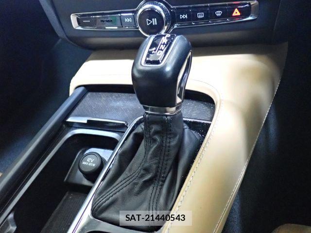 Volvo CROSS COUNTRY 2017-04 8338403-15